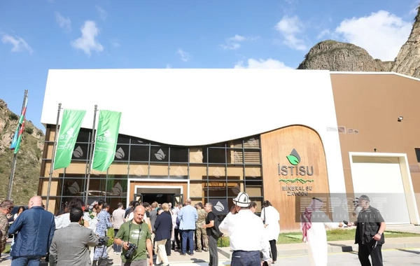 Xarici diplomatlar İstisu mineral su zavoduna baş çəkiblər