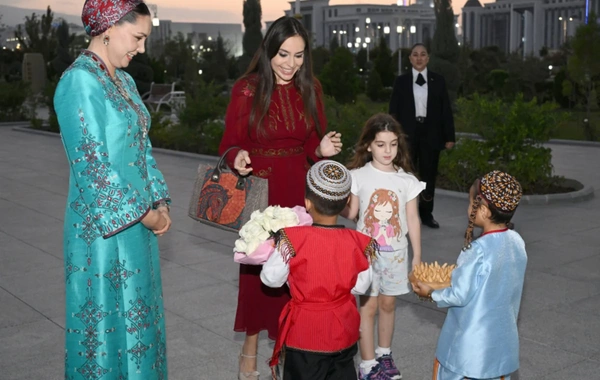 Leyla Əliyeva Arkadağ şəhərində Uşaq Sağlamlığı və Reabilitasiya Mərkəzinin fəaliyyəti ilə tanış olub
