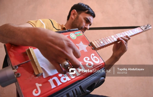Yağ qabından gitara düzəldən Natiq Acun Ilıcalıdan dəvət alıb