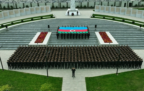 Polis Akademiyası kursantlarından  Zəfər təntənəsi