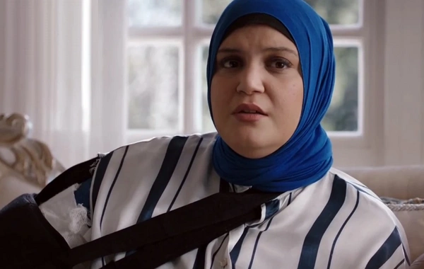 Qolu sınan "Kızılcık Şerbeti"nin aktrisanın başına iş gəldi