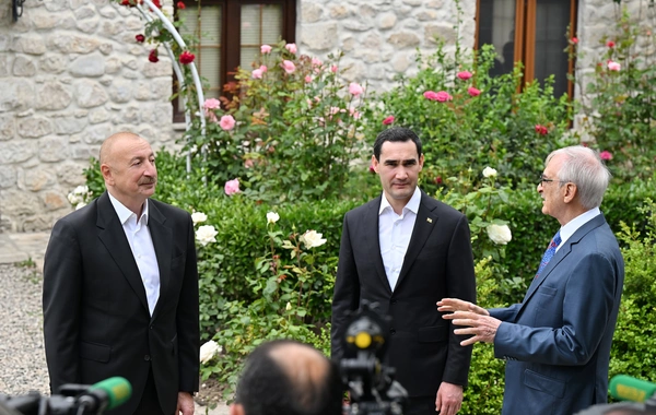 İlham Əliyev və Sərdar Berdiməhəmmədov Şuşada Bülbülün ev-muzeyində olublar