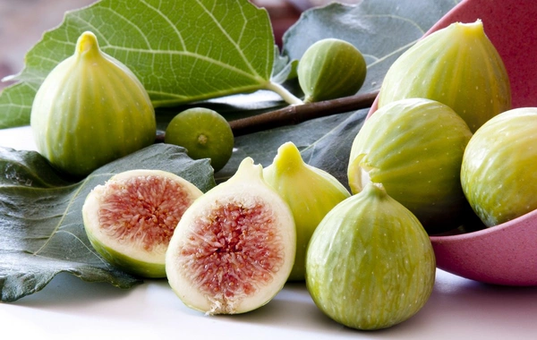 Who should avoid figs?