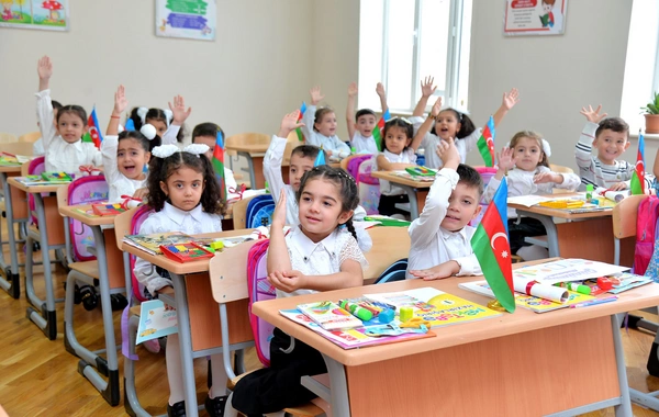 Valideynlərin DİQQƏTİNƏ: Birinci sinif üzrə prioritet məktəblərdə boş qalan yerlərə qəbul başlayır