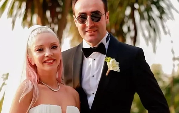 Müğənni pilot həyat yoldaşı ilə təyyarədə tanış olub