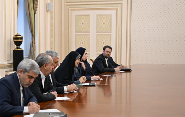 İlham Əliyev İranın yol və şəhərsalma nazirinin başçılıq etdiyi nümayəndə heyətini qəbul edib