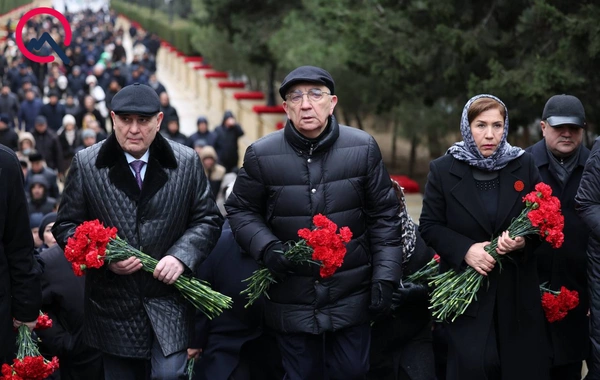 Rəsmilər Şəhidlər xiyabanında