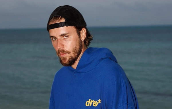 Джастин Бибер справил нужду прямо на гольф‑поле