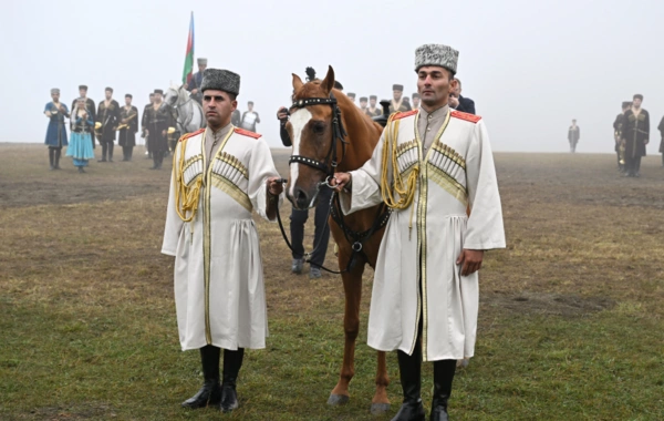 İlham Əliyev Şeyx Məhəmməd bin Zayed Al Nəhyana Qarabağ atı hədiyyə edib