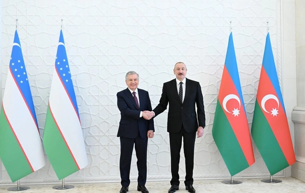 Azərbaycan və Özbəkistan prezidentləri Xankəndidəki tikiş fabrikinin fəaliyyəti ilə tanış olublar