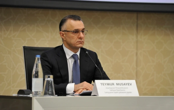 Министр здравоохранения обратился к людям по поводу пластических операций