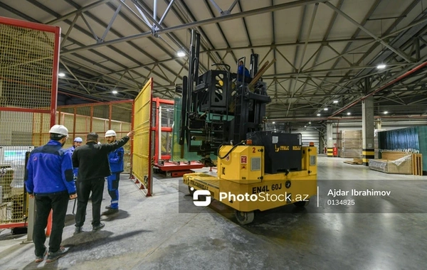 Azərbaycanda vərəqə şüşə istehsal edən ilk zavoddan REPORTAJ