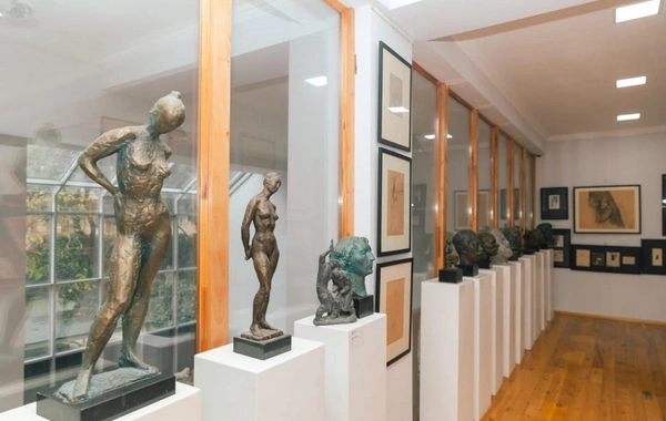 Anar Ələkbərov Xalq rəssamı Ömər Eldarovu evində ziyarət edib