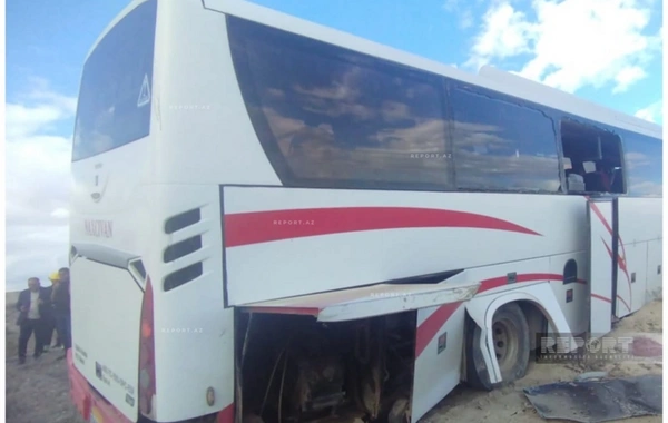 Naxçıvan-Bakı sərnişin avtobusu dərəyə aşıb, 16 nəfər xəsarət alıb