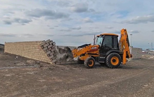 Nazirlik tərəfindən qanunsuz tikililər sökülüb