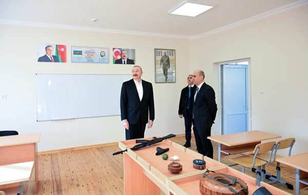 Здание полной средней школы номер 1 в поселке Кяркиджахан сдано в пользование после капитального ремонта