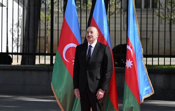 Prezident İlham Əliyevin Tbilisidə rəsmi qarşılanma mərasimi keçirilib