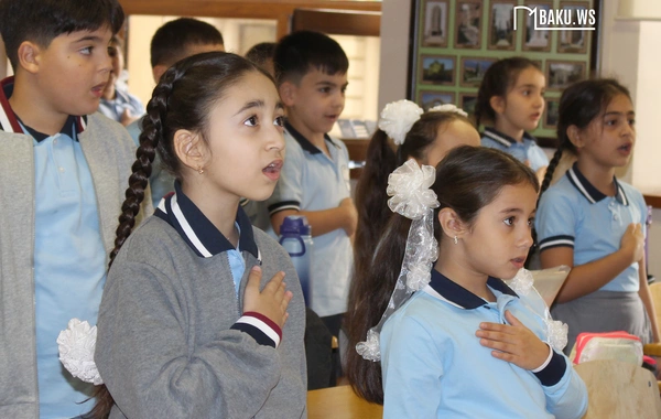 Məktəbin ilk günündən FOTOLAR