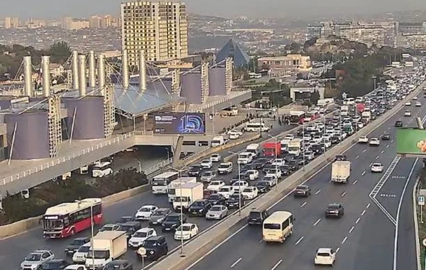 Bakının bir sıra yollarında tıxac var
