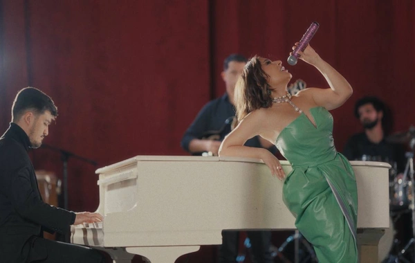 Tünzalə Ağayeva məşhur gitaraçı ilə "Yandım"a yeni nəfəs verdi