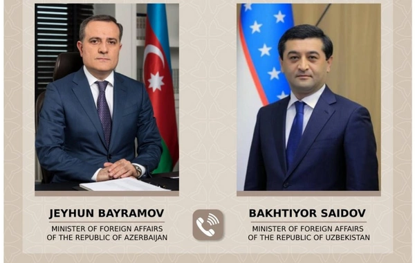 Ceyhun Bayramov özbəkistanlı həmkarı ilə regional vəziyyəti müzakirə edib
