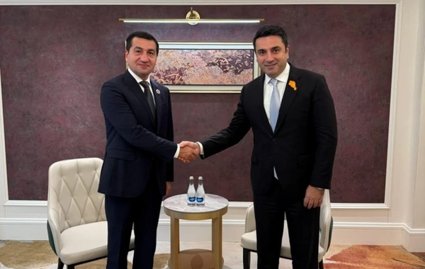 Hikmət Hacıyev və Alen Simonyan arasında görüş keçirilib
