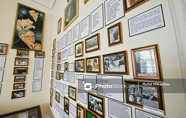 Ov tüfəngi, musiqi qutusu və heykəlciklər - Xalq şairi Rəsul Rzanın Bakıda yerləşən ev-muzeyi