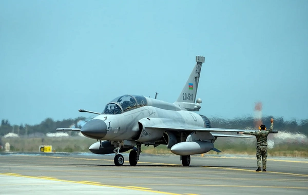 Azərbaycanın pilotları çətin döyüş manevrləri üzrə tapşırıqlar yerinə yetiriblər
