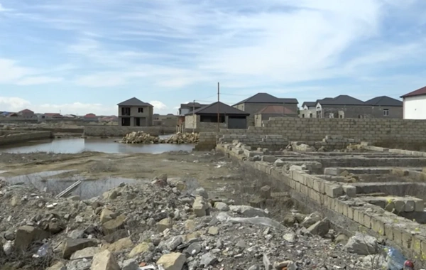 Yaşamaq artıq mümkün deyil - Bakı sakinləri niyə evlərindən qurtulmaq istəyirlər?
