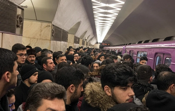 Metroda qatarların gecikmə problemi necə həll olunacaq? - AÇIQLAMA