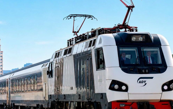 Gürcüstandan Bakıya qatarla gələ bilməyən vətəndaşlardan ŞİKAYƏT