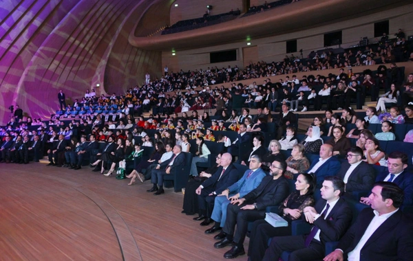 Leyla Əliyeva və Alyona Əliyeva  mükafatlandırma mərasimində iştirak ediblər