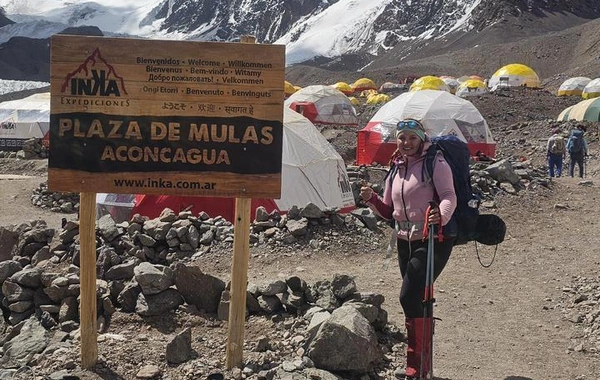 FHN-in əməkdaşı Akonkaqua zirvəsini fəth edib