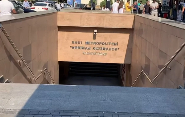 "Nərimanov" metrostansiyasının çıxışındakı divar üzlüklərinin bərpası işləri tamamlanıb