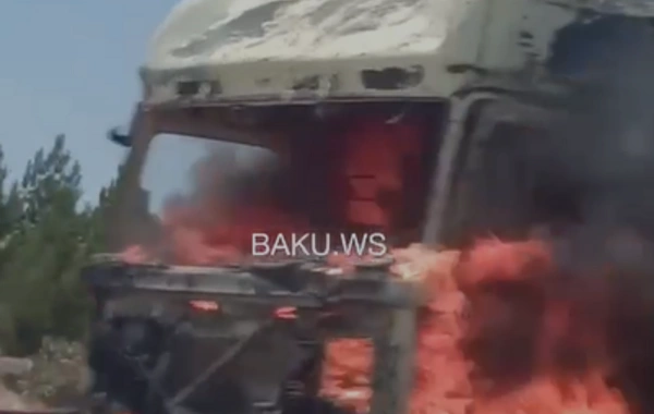 Bakı-Şamaxı yolunda yük maşını YANIR