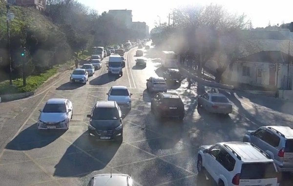 Bakının bir sıra yollarında nəqliyyatın sıxlığı yaranıb