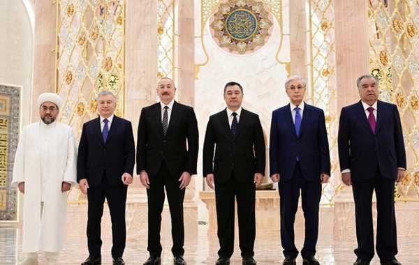 Президент Ильхам Алиев посетил Центр исламской цивилизации в Ташкенте