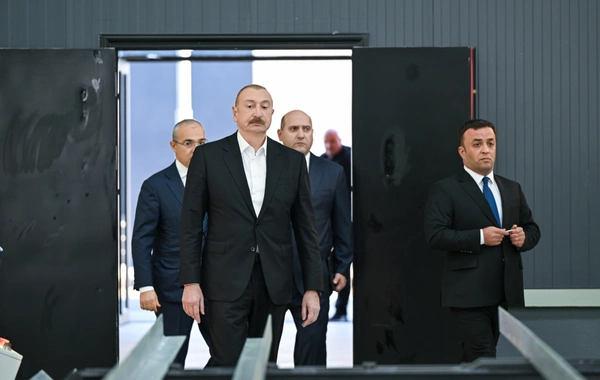 İlham Əliyev Ağdamda metal elektrik dirəklərinin istehsalı müəssisəsinin açılışında iştirak edib