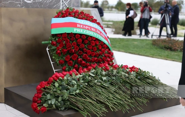 Azərbaycan xalqı Zəfər parkını ziyarət edir