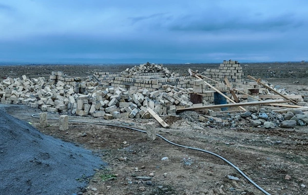 Nazirlik tərəfindən qanunsuz tikililər sökülüb