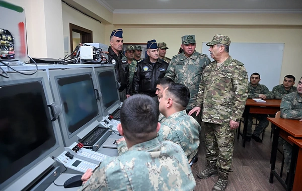 Zakir Həsənov hava hücumundan müdafiə bölmələrinin fəaliyyətini yoxlayıb