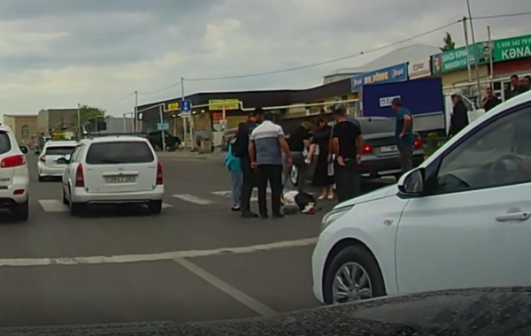 Yolu qırmızı işıqdan keçən piyadanı MAŞIN VURDU