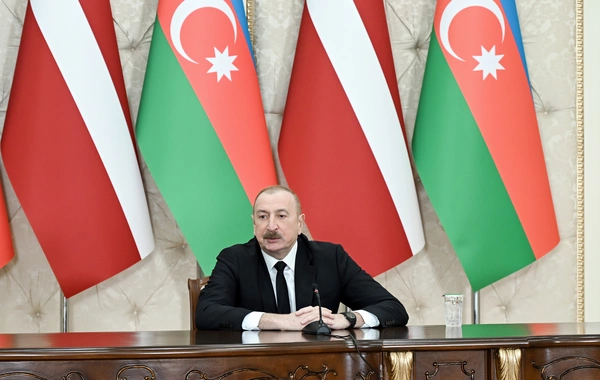 Azərbaycan və Latviya prezidentləri mətbuata bəyanatlarla çıxış edirlər