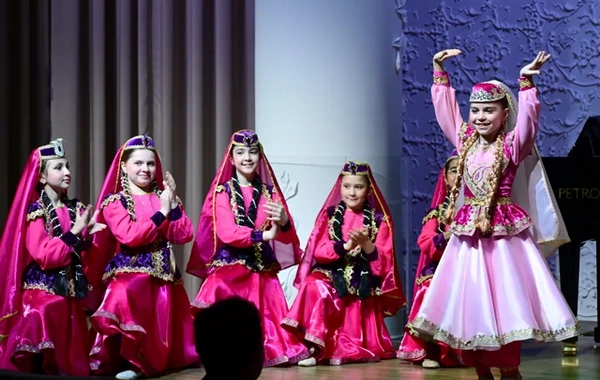 Leyla Əliyeva və Alyona Əliyeva Müstəqillik Gününə həsr olunmuş konserti izləyiblər