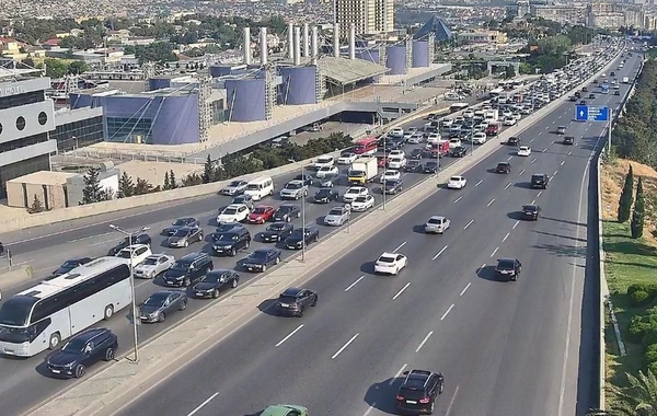 Bakının bir sıra yollarında sıxlıq müşahidə olunur