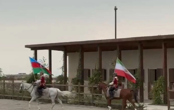 İlham Əliyev və bir sıra ölkələrin liderləri Ağdamda Qarabağ atlarının Zəfər şousunu izləyiblər