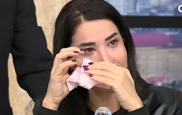 Ülkər Yaşarqızı vəfat edən bacısının məzarından paylaşım etdi