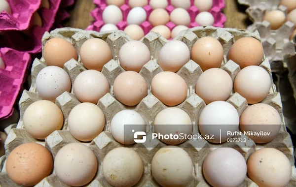 На рынках Баку появились "золотые" яйца