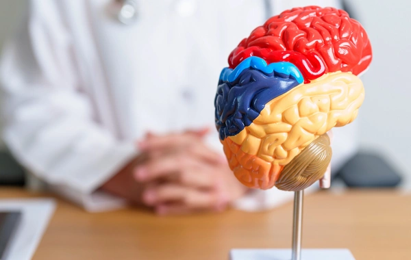 Психолог объяснила, почему люди забывают, зачем вышли из комнаты