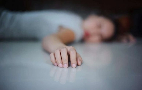 В Баку 28-летняя девушка покончила с собой, оставив предсмертную записку